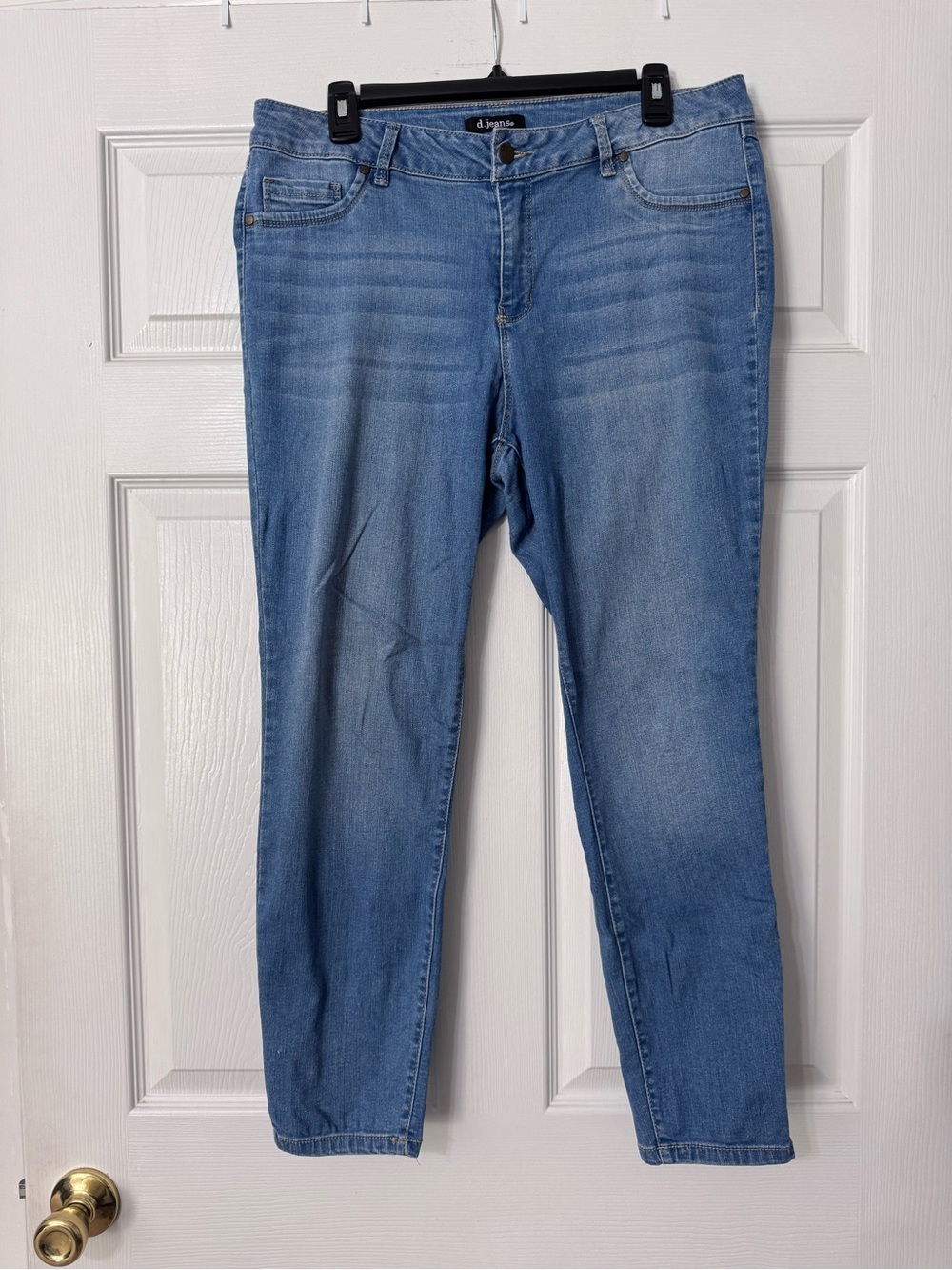 d. jeans Mid-Rise Light Blue Skinny Jeans